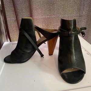 Dress shoes, open toe